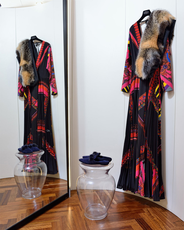 Vestido Etro composición 100% crepe de lana. Estola de zorro canadiense de Sam Rome. HECHO EN ITALIA y FRANCIA
