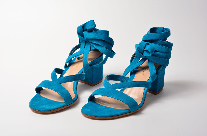 Sandalia de tacón medio de Gianvito Rossi color azul