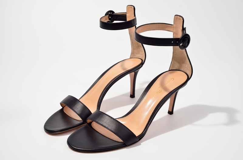 Sandalia de tacón alto de Gianvito Rossi negra