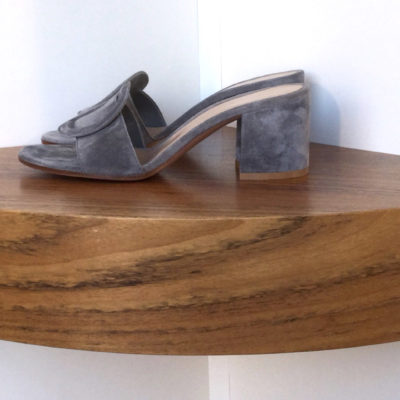 Zapato Gianvito Rossi de Ante color humo, tacón de 6 cms.