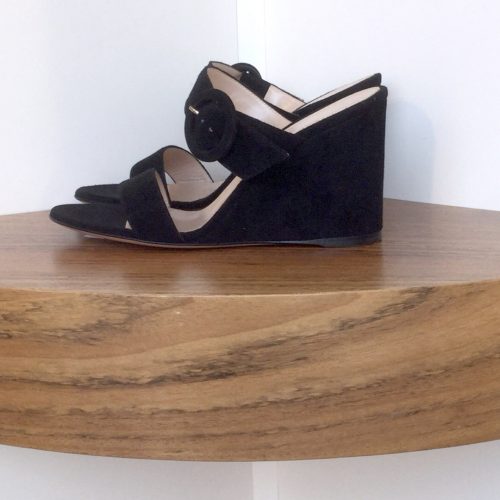 Sandalia Gianvito Rossi con cuña 100% ante colore negro, tacón de 8,5 cms.