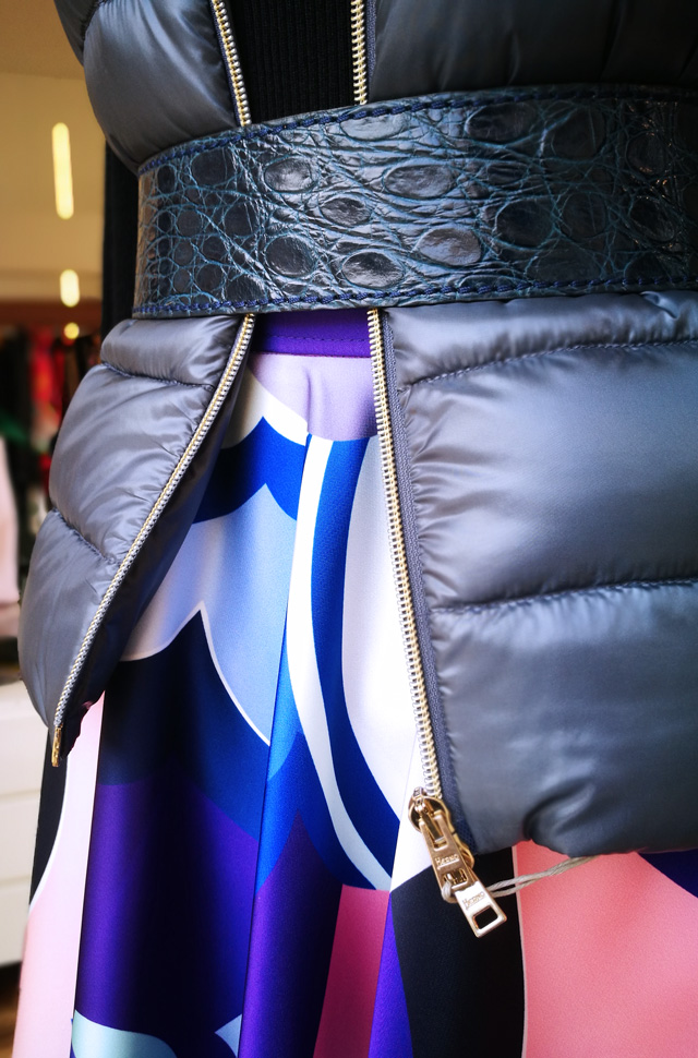 Chaleco de Herno, suéter de Lamberto Losani, falda de Emilio Pucci - Colección Otoño Invierno 2018 2019 - Patos Valencia