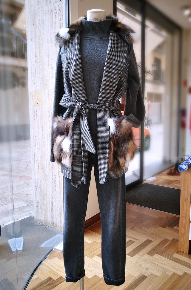 Andrea, suéter de Tortona y pantalones vaqueros de Citizens of Humanity - Coleccion Otoño Invierno 2018/19 - Patos Valencia