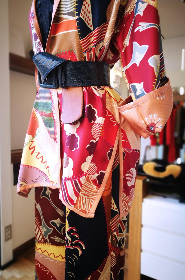 Conjunto pijama de Etro de seda; Cinturón piel de cocodrilo Reptile's House - Colección Otoño Invierno 2018 2019 - Patos Valencia