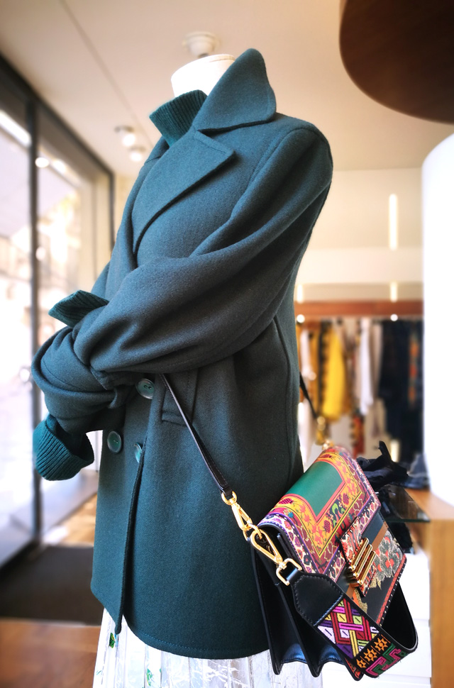 Tabardo marinero de Joseph; Falda plisada de MSGM; Punto de Tortona y Bolso de Etro - Colección Otoño Invierno 2018 2019 - Patos Valencia