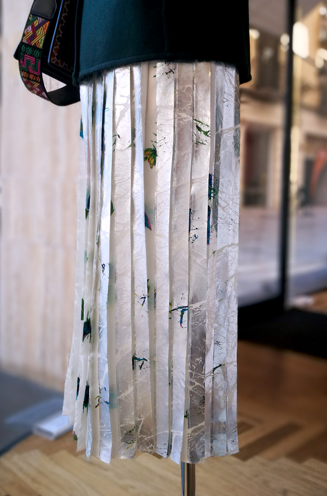 Tabardo marinero de Joseph; Falda plisada de MSGM; Punto de Tortona y Bolso de Etro - Colección Otoño Invierno 2018 2019 - Patos Valencia