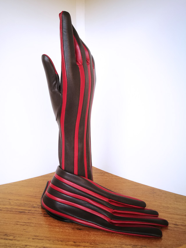 Guante Agnelle rojo y negro, piel de cordero forro de seda