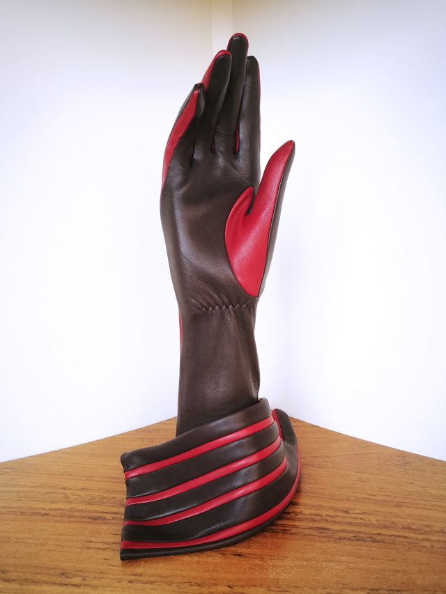 Guante Agnelle rojo y negro, piel de cordero forro de seda