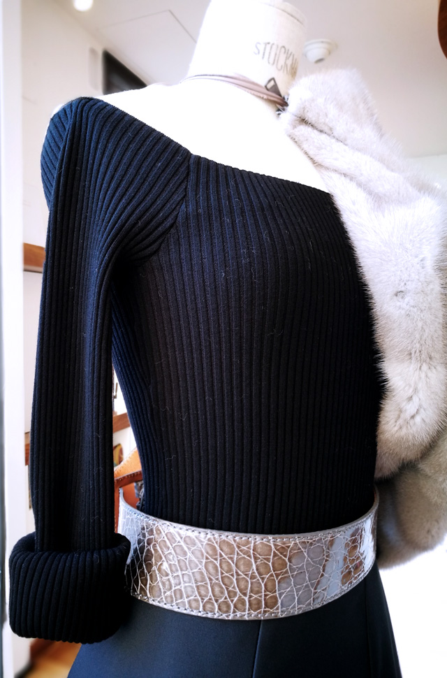 Sueter de Michael Kors Collection, Falda de Paule Ka y Estola de Visón de San Rome - Moda mujer otoño Invierno 2018 2019 - Patos Valencia
