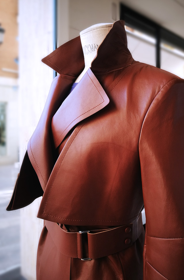 Abrigo de Sportmax de napa, pullover de Colombo y jeans de Citizens of Humanity - PATOS Valencia 2019
