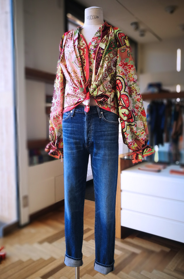 Camisa y chaqueta estampada de ETRO 2019, jeans de Citizens of Humanity - PATOS Valencia