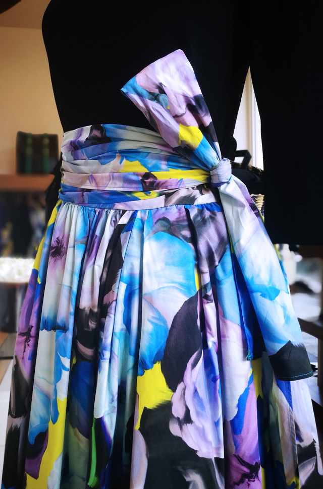 Falda MSGM 2019 y pullover negro de Roberto Collina - PATOS Valencia