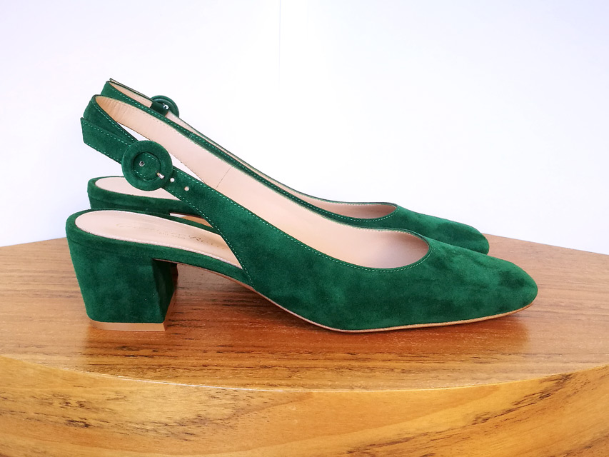 Zapato Gianvito Rossi verde carruaje de salón destaponado con tirita trasera - PATOS Valencia 
