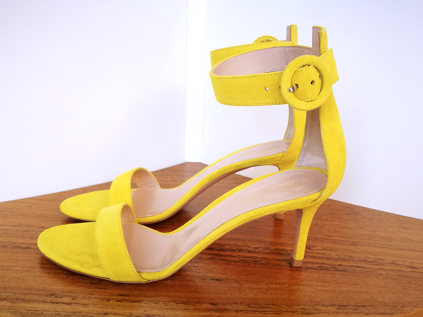 Zapato modelo Portofino de Gianvito Rossi color amarillo - PATOS Valencia