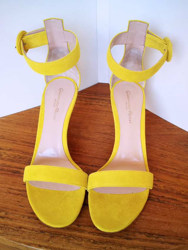Zapato modelo Portofino de Gianvito Rossi color amarillo - PATOS Valencia 2019