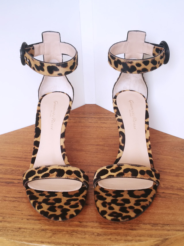 Zapato modelo Portofino Leopardo de Gianvito Rossi color natural - PATOS Valencia