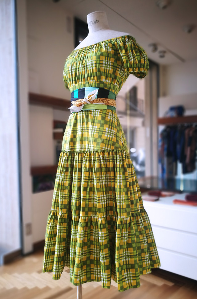 Vestido MICHAEL KORS COLLECTION 2019 y cinturón carré de Emilio Pucci - PATOS Valencia