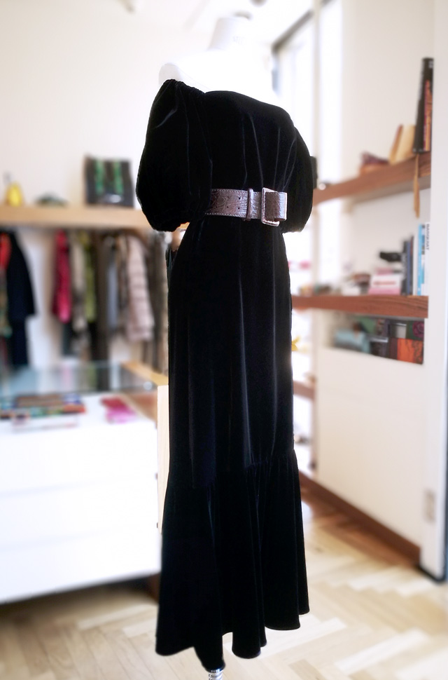 Vestido de ETRO en terciopelo negro Otoño Invierno 2019 / 2020 - PATOS Valencia