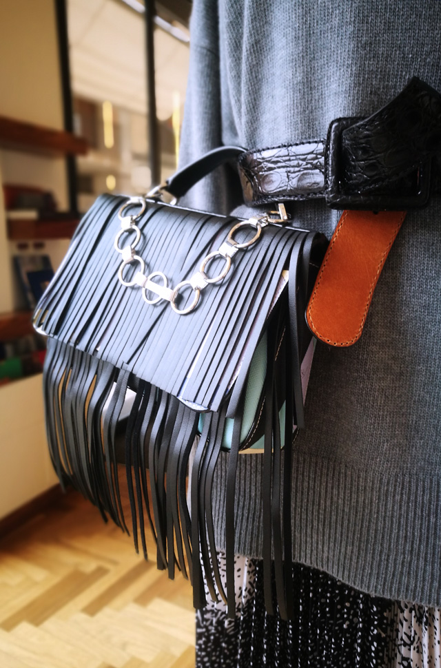 Cinturón Reptile's House, Falda MSGM 2020, bolso de Emilio Pucci, pullover de Lamberto Lossani - PATOS Valencia