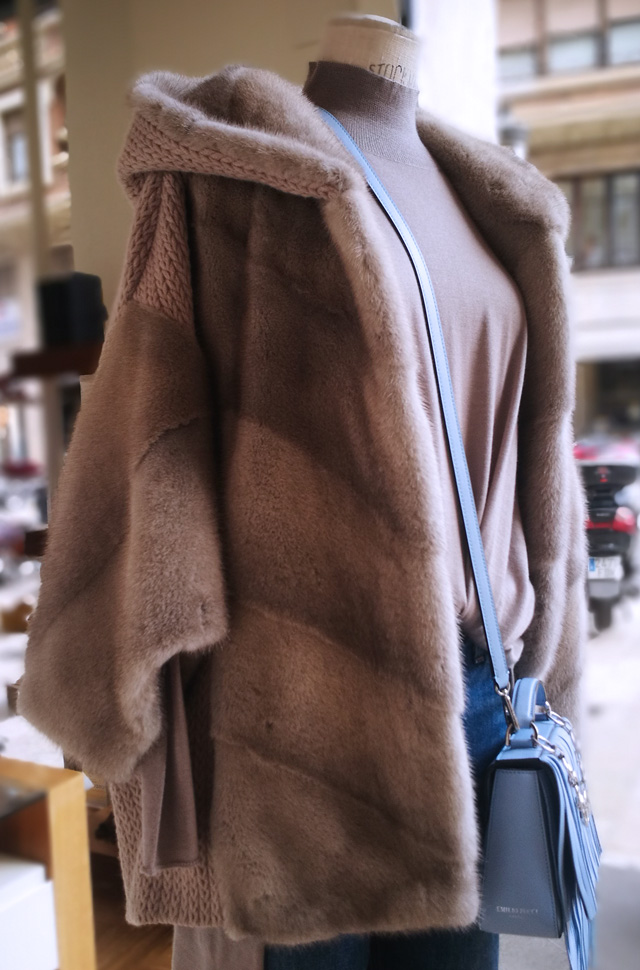 Jeans Citizens of Humanity 2019 2020, chaqueta de Sam Rone, pullover de Lamberto Lossani y bolso de Emilio Pucci - PATOS Valencia