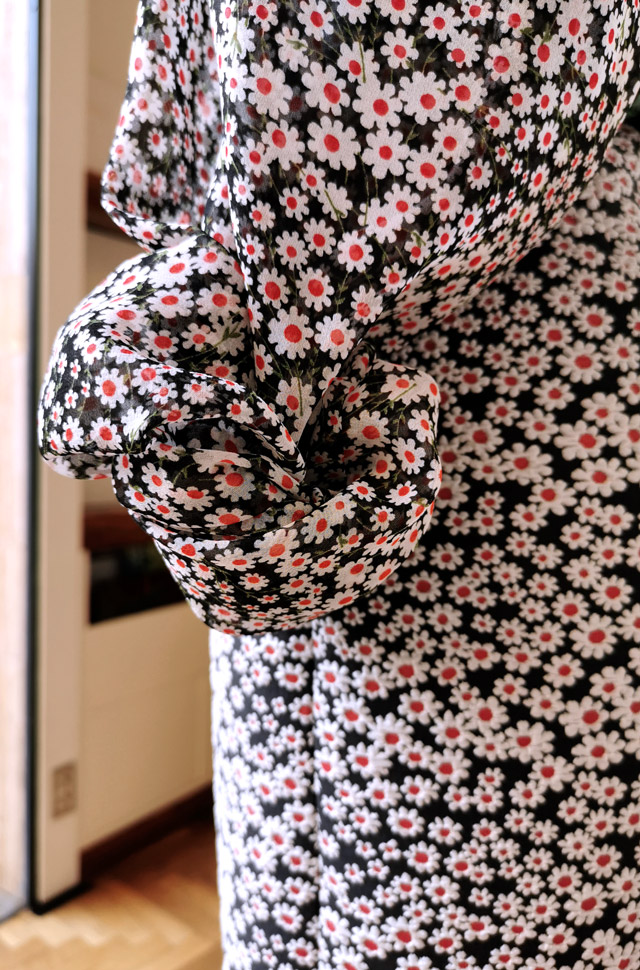 Camisa y falda de ROCHAS 2020 Primavera Verano, estampado de margaritas - PATOS Valencia