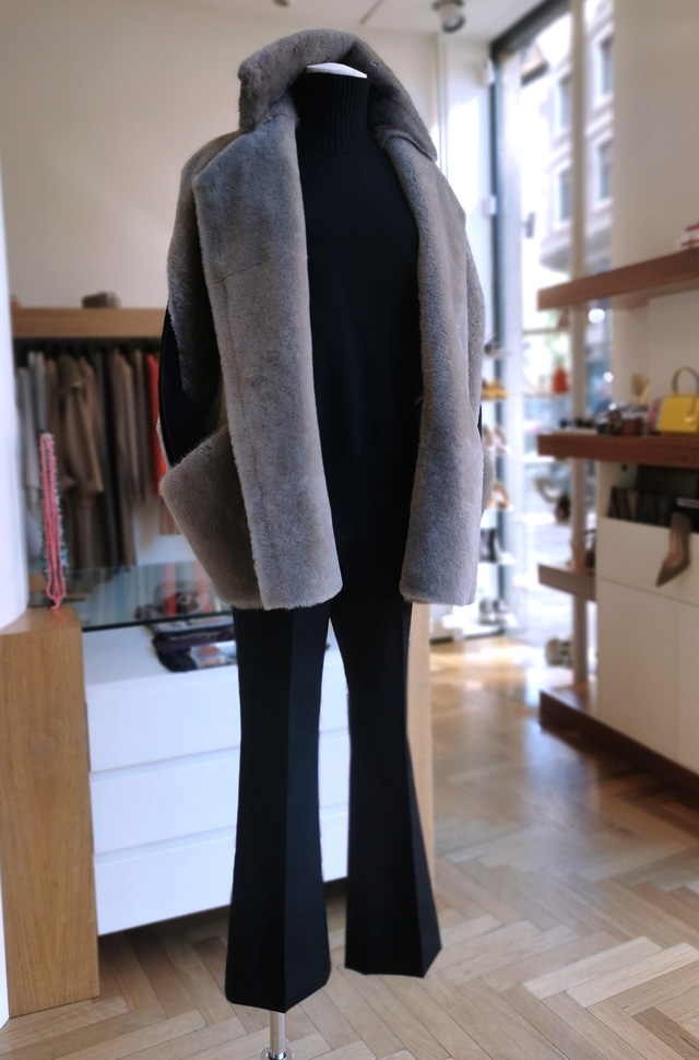 Chaleco de visón de BLANCHA, pantalón de ROCHAS y pullover de ROBERTO COLLINA otoño invierno 2020 / 2021 - PATOS Valencia