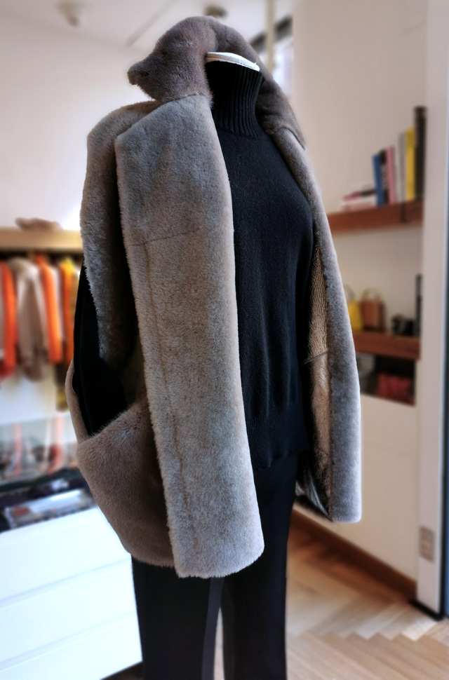 Chaleco de visón de BLANCHA, pantalón de ROCHAS y pullover de ROBERTO COLLINA otoño invierno 2020 / 2021 - PATOS Valencia