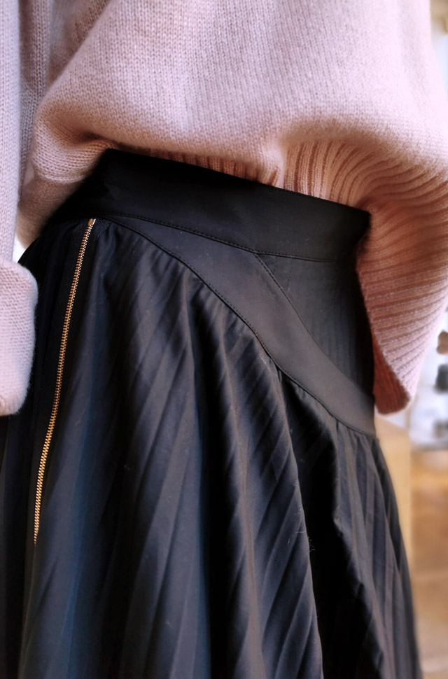 Pullover de ROBERTO COLLINA y falda de ROCHAS, otoño invierno 2020 / 2021 - PATOS VALENCIA