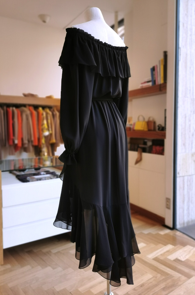 Vestido negro de MICHAEL KORS COLLECTION otoño invierno 2020 / 2021 - PATOS Valencia