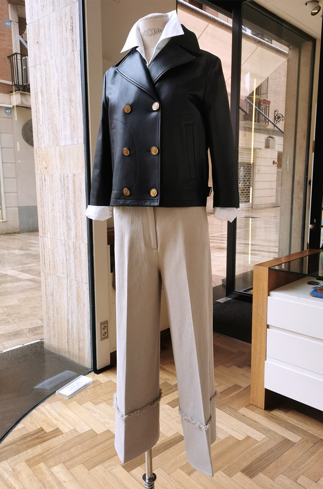 Chaqueta de RED VALENTINO, camisa de ASPESI y pantalón de MSGM primavera verano 2021 - PATOS Valencia