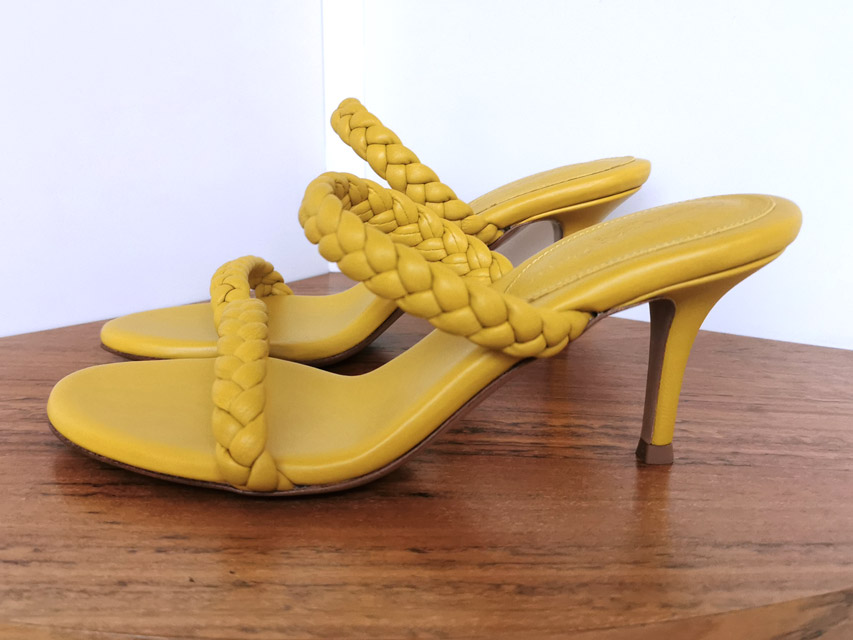 Sandalia trenzada GIANVITO ROSSI color mimosa primavera verano 2021 - PATOS Valencia