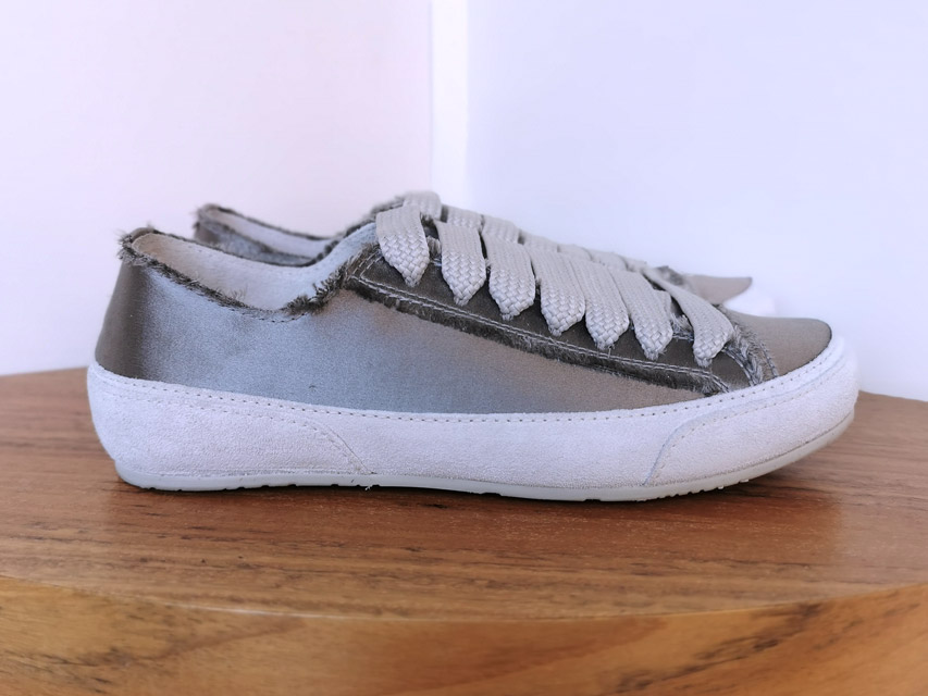 Sneakers de PEDRO GARCÍA con tejido de raso gris Primavera Verano 2021 - PATOS Valencia