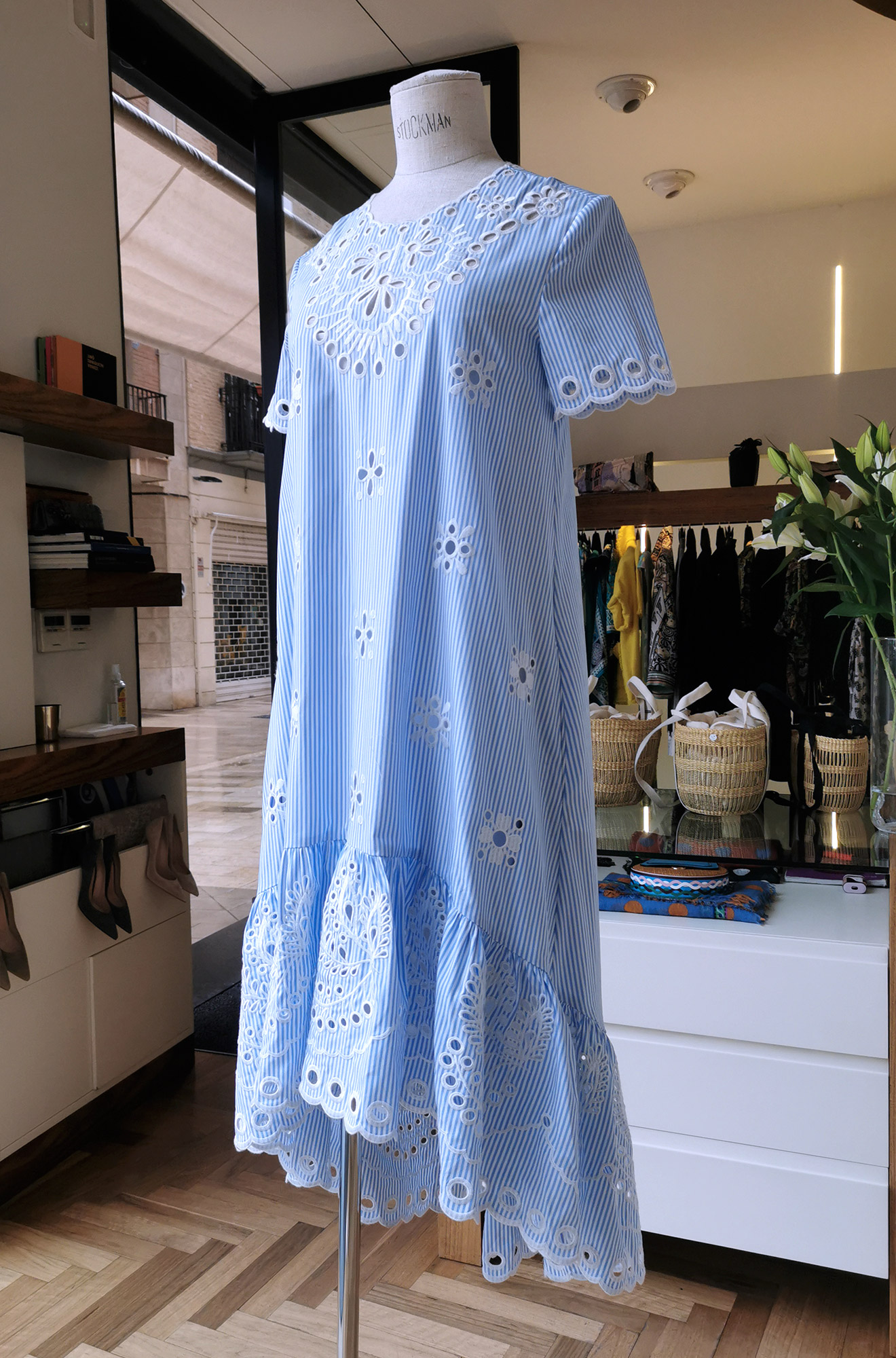 Vestido RED VALENTINO con batista performada primavera verano 2021 - PATOS Valencia