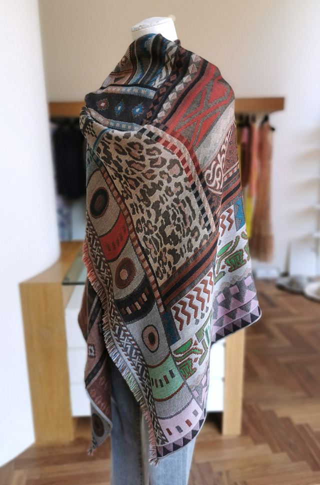 Manta de ETRO reversible otoño invierno 2021 / 2022 - PATOS Valencia, España