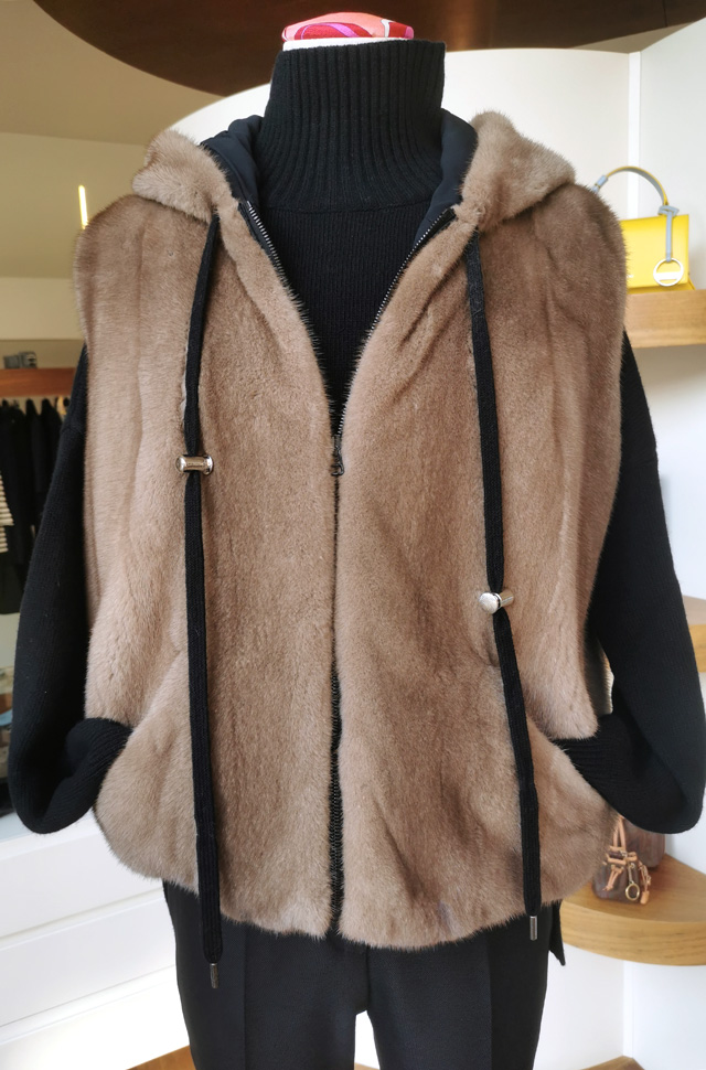 Chaleco de visón de Inès & Maréchal calidad Saga Furs - Otoño Invierno 2021 / 2022 - PATOS Valencia, España