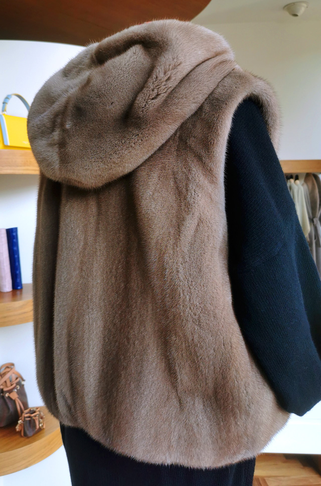 Chaleco de visón de Inès & Maréchal calidad Saga Furs - Otoño Invierno 2021 / 2022 - PATOS Valencia, España