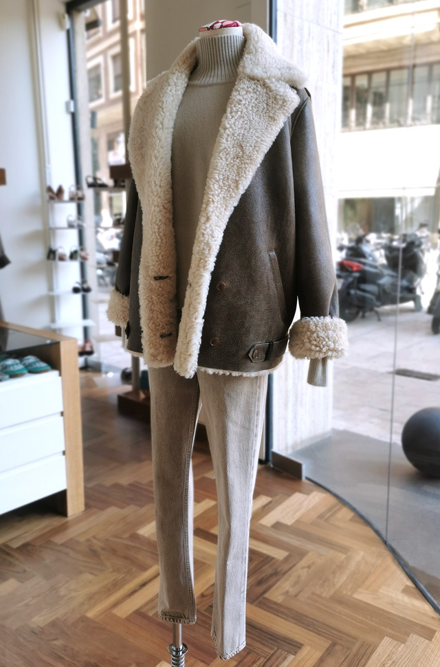 Chaqueta de INÈS & MARÉCHAl estilo aviador - Otoño Invierno 2021 / 2022 - PATOS Valencia, España