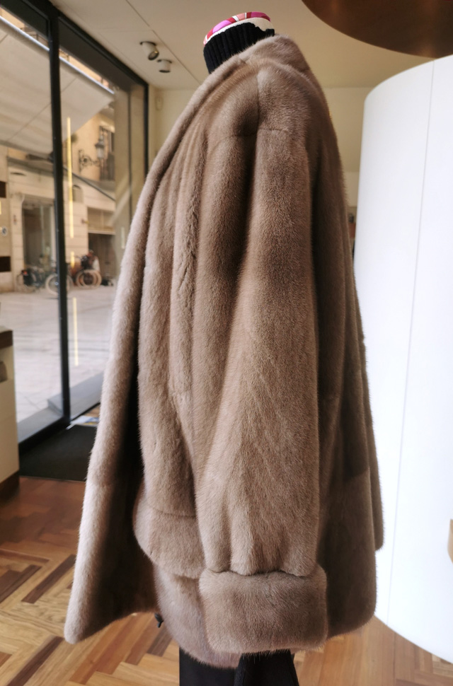 Chaquetón de visón de INÈS & MARÉCHAL saga furs - Otoño Invierno 2021 / 2022 - PATOS Valencia